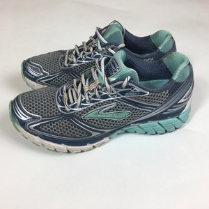 brooks ghost walking shoes