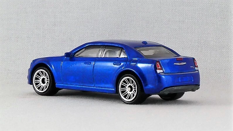 Chrysler 300 2022 Matchbox 2015 - azul escamas de metal - suelto Foto 3 de 4
