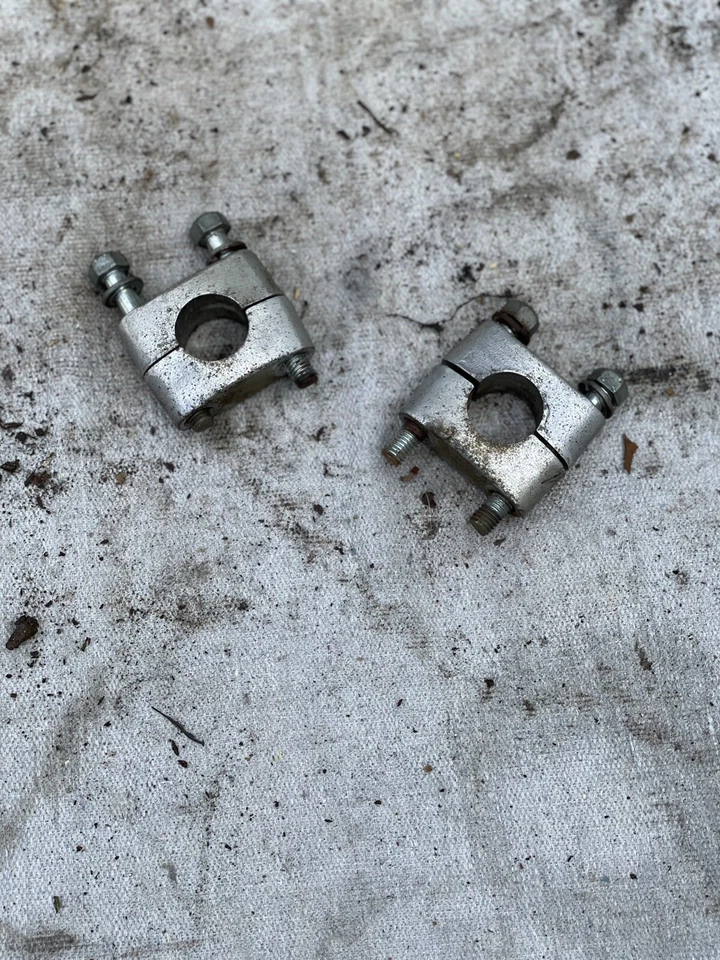 72 braçadeiras de árvore triplas SUZUKI RV90 RV 90 OEM BRAÇADEIRAS DE BARRA DE ALÇA - Imagem 2 de 2