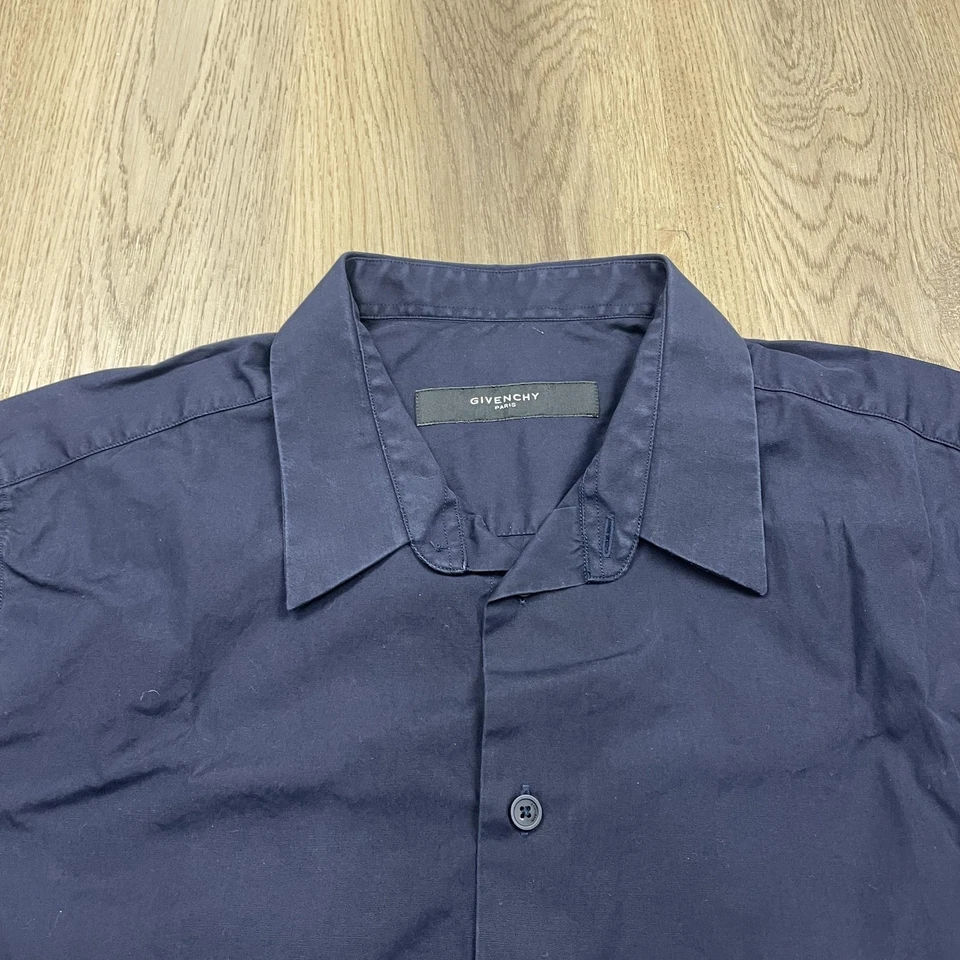 Camisa Givenchy Para Hombres 17 43 Azul Marino Vestido Abotonado Manga Larga Cuello Extendido Foto 2 de 4