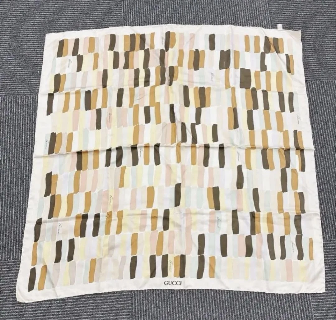 Foulard Gucci en soie à rayures multicolores 85x85cm   État