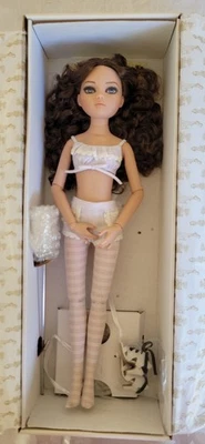 Ellowyne Wilde Doll - ESSENTIAL ELLOWYNE TOO BRUNETTE - 010 107 - 2008 - NRFB - Photo 1/4