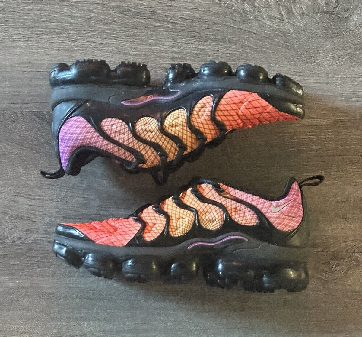 vapormax plus grid sunset