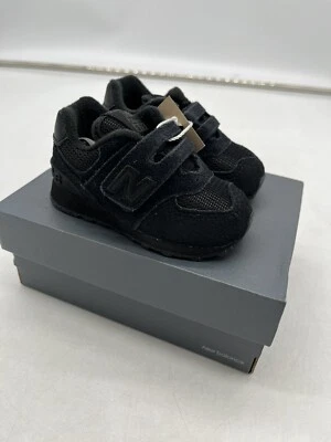 New Balance 574 schwarzes Baby in UK 3,5 (EU 20) BRANDNEU