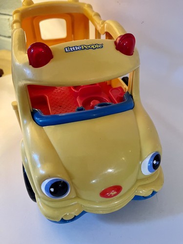 Little people yellow bus fisher price great condition 2002 Collectible