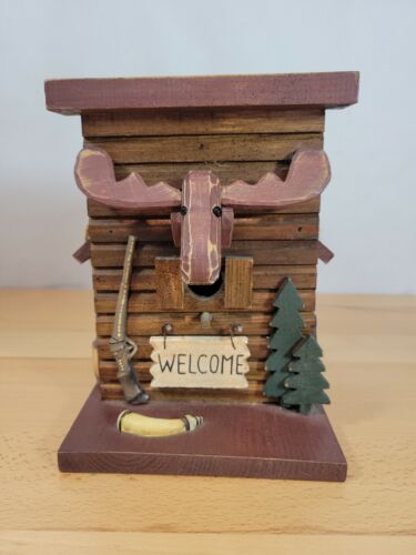 Wooden 'Moose Lodge' Bird House Log Cabin Decorative Rustic Primitive Welcome - Afbeelding 1 van 6