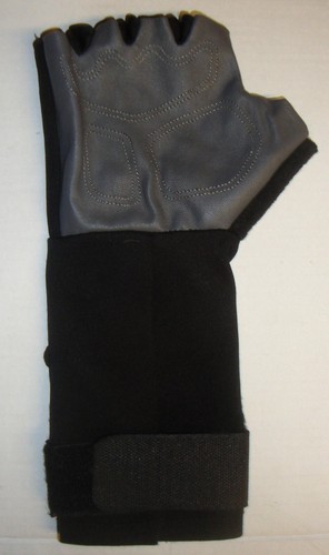 WWE WRESTLING ROMAN REIGNS SUPERMAN PUNCH GLOVE - Picture 2 of 2