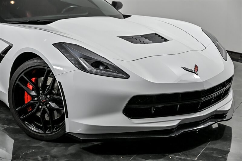 2016 Arctic White Chevrolet Corvette   | C7 Corvette Photo 2