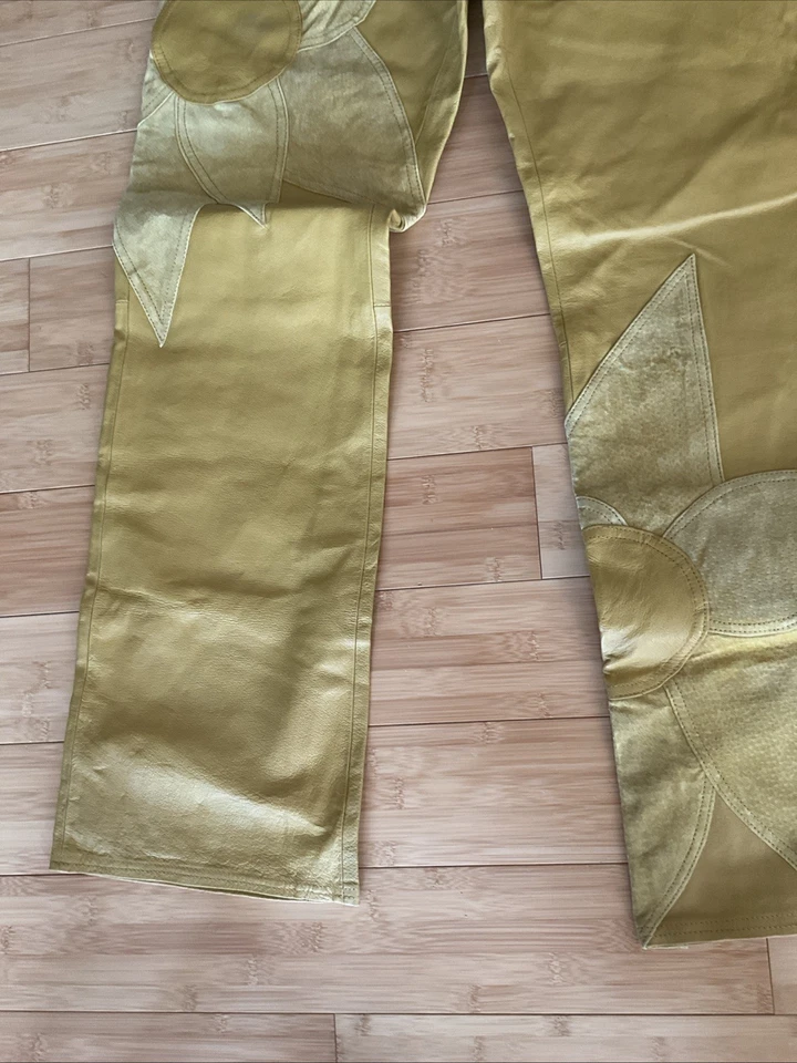 Calça de couro Metrostyle 10 amarelo mostarda dourada retrô anos 70 Flower Power vintage nova com etiquetas - Imagem 3 de 4