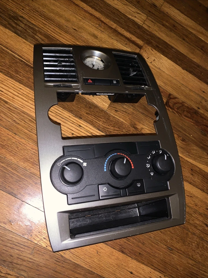 2005-2007 CHRYSLER 300 OEM AC HEATER CLIMATE CONTROL RADIO VENT BEZEL TRIM 300C - Image 2 of 4