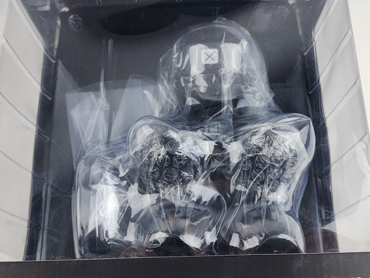 Kaching Brands Quadrics 002 Vinyl Figure Statue Black Maxim