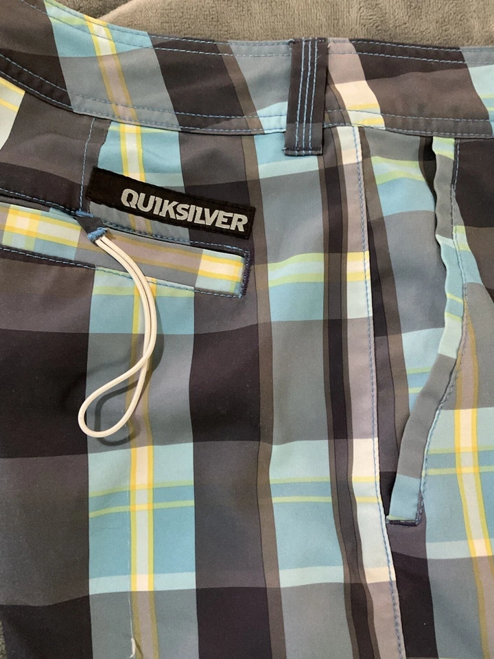 Bañador corto Quiksilver Amphibians Board para hombre 32 cuadros multicolor Foto 2 de 4