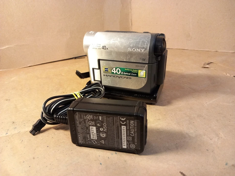 Sony Handycam DCR-HC45E Handheld MiniDV Camcorder Silver +DOCK Read Description - Image 4 of 4