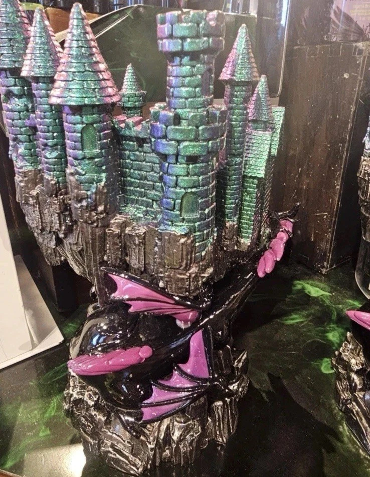 Candelabro pedestal castillo dragón malvado Bath & Body Works Disney Maléfica Foto 4 de 4