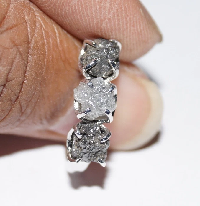 Anillo de diamantes crudos sin cortar gris blanco negro natural de 1,02 quilates plata fina 925 sin precio base Foto 3 de 4