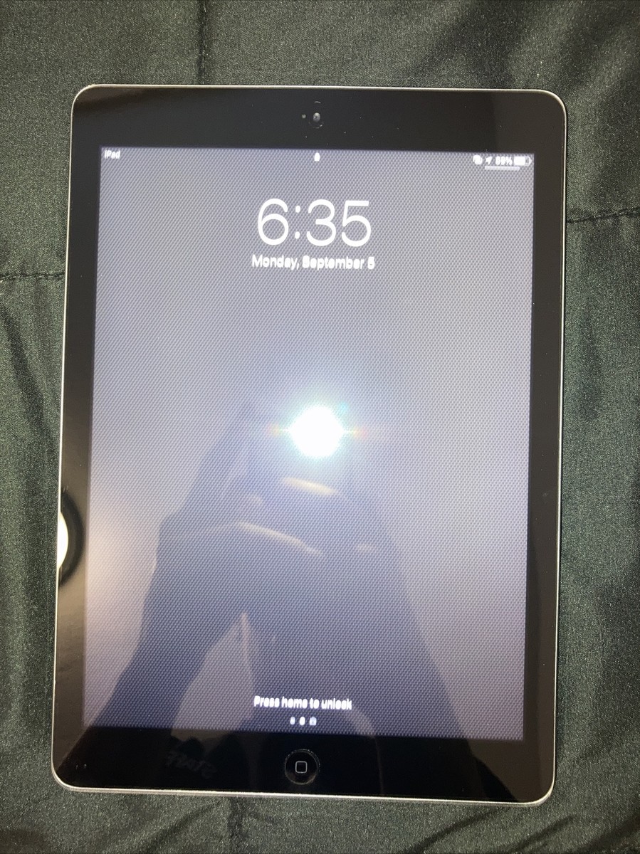 Apple iPad Air 1st Gen. 64GB, Wi-Fi, 9.7in - Space Gray (Bundle