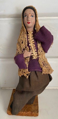 Vintage 1970s Israel Hand Made "SABRA ISRAEL FOLK DOLL Woman FIGURE lace shawl