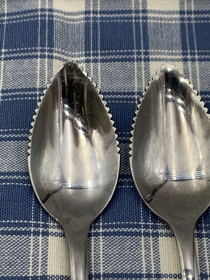 Cubiertos de acero inoxidable Norpro 4 cucharas de pomelo borde dentado de repuesto Foto 2 de 4