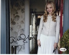 Amanda Seyfried signed 8x10 Photo Nina Winchester - The Housemaid