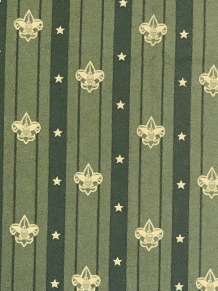 Tela Boy Scouts de Robert Kaufman rayas verdes emblema flor de lisa BTHY Foto 2 de 4