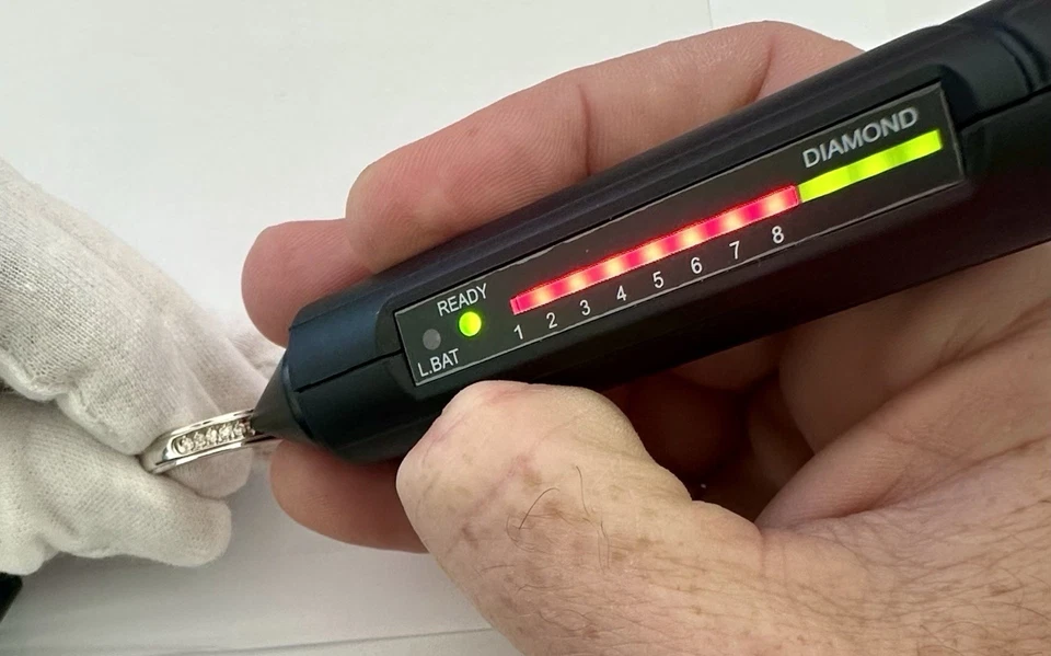 MENS 1/5CT NATURAL DIAMOND WEDDING BAND BRIDAL RING 10K WHITE GOLD - Image 4 of 4