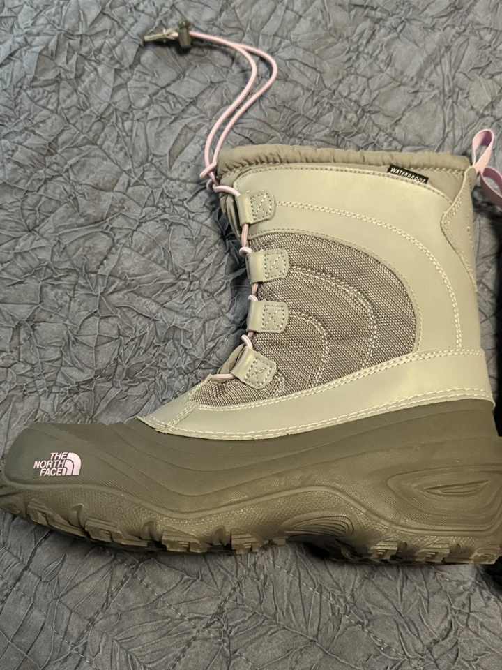 Botas de invierno The North Face para niños ThermaFelt Plus talla 4 falta forro en una bota Foto 2 de 4