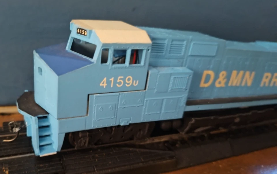 HO Scale Walthers Dash 8 D & MN RR diesel locomotive no 4159u rare - Image 2 of 4