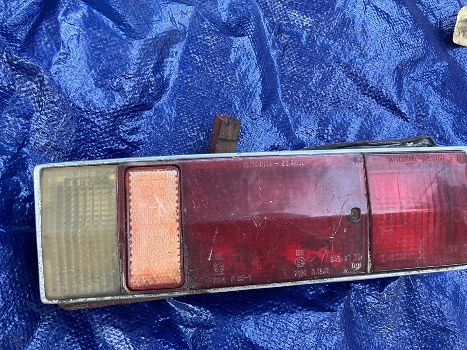 FARO TRASERO PASAJERO FIAT 124 SPIDER 1973-78 Foto 2 de 4