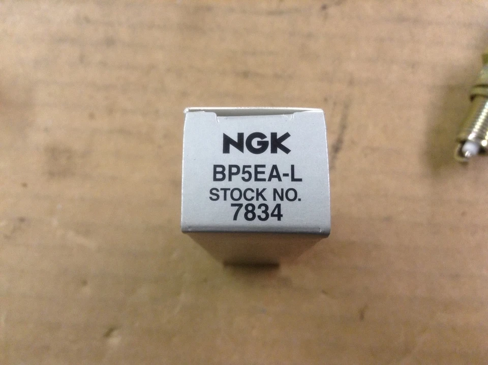 Nueva bujía NGK BP5EA-L - CANTIDAD 2 Foto 2 de 4