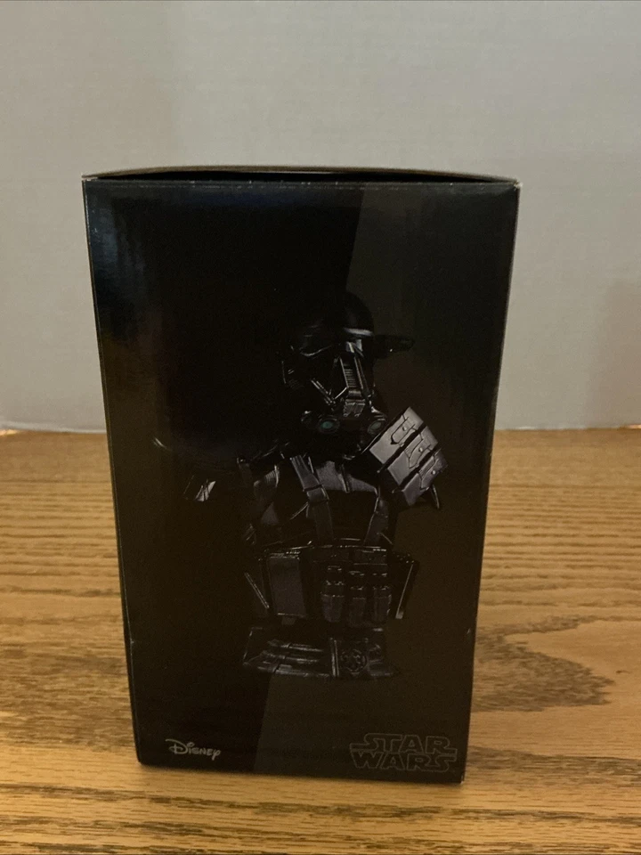 GENTLE GIANT STAR WARS ROGUE ONE DEATH TROOPER SPECIALIST 1/6 BUST 237/300 - Image 4 of 4
