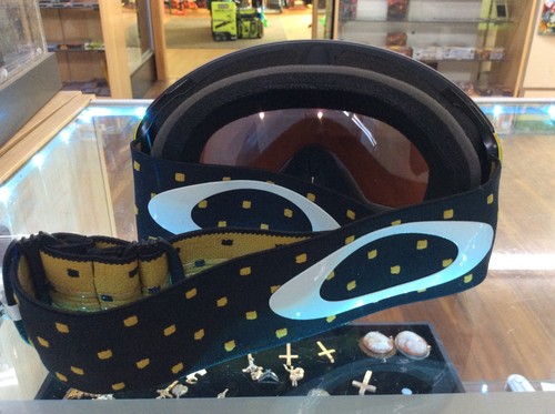 Oakley Ski/Snowboard Goggles Prizm Used See Pics! - Picture 4 of 5