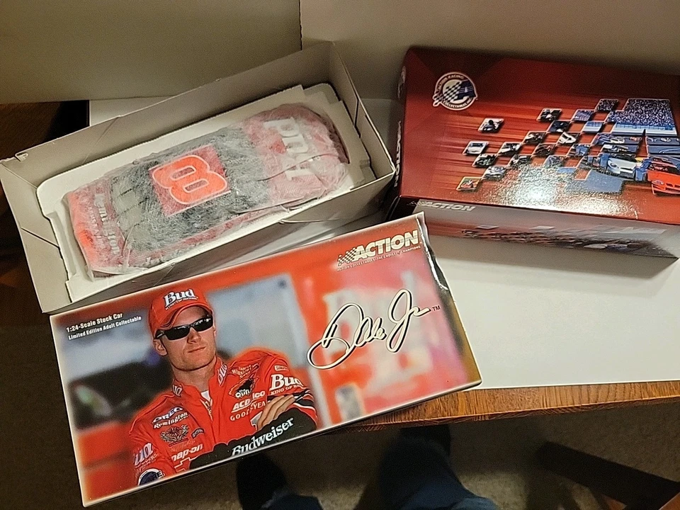 NASCAR Dale Jr. #8 2003 Chevy Monte Carlo Diecast e Conjunto de Dois Ornamentos - Imagem 2 de 4