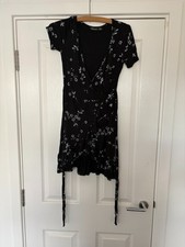 Boohoo Black Floral Wrap Dress Size 6 Short Sleeves Summer Casual Outfit