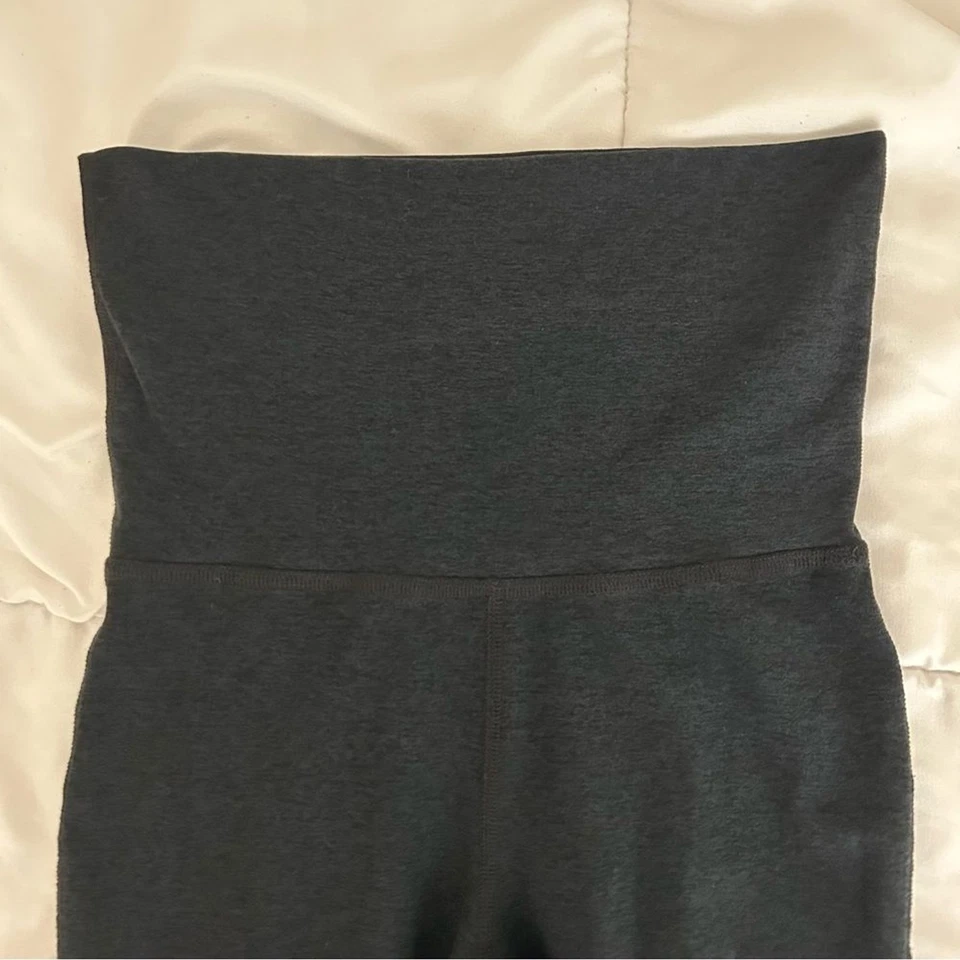 Beyond Yoga foldover flare leggings small - Image 4 of 4