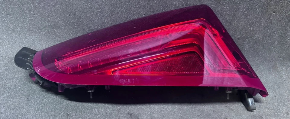 Luz trasera derecha pasajero Cadillac XTS 2013-2017 nueva OEM 20874080 Foto 2 de 3