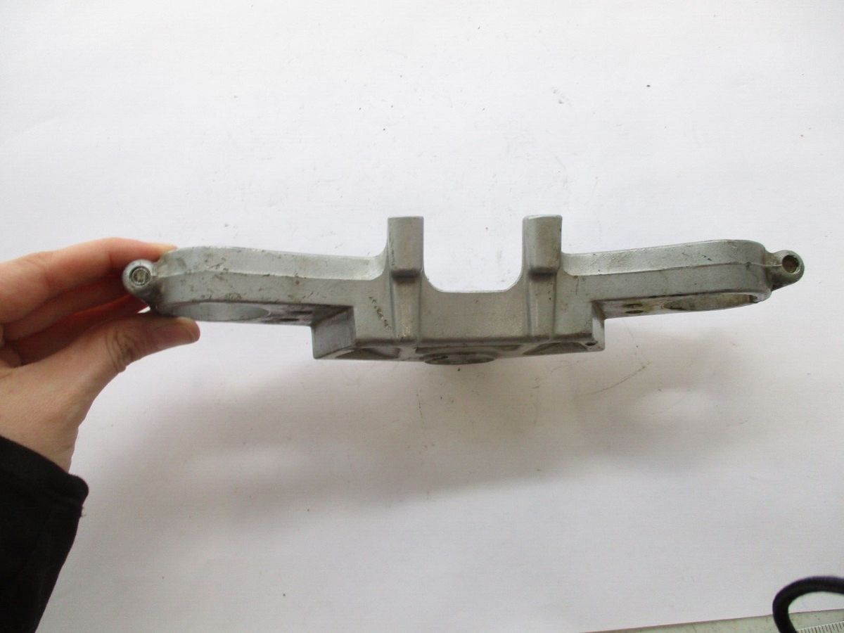 KAWASAKI ZX600 NINJA UPPER FORK HOLDER TRIPLE TREE 44039-1157 ZX