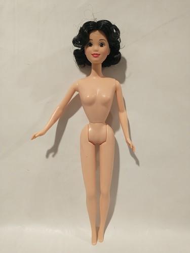 1966 Snow White Brunette Rare Unique Face Doll MOD Vintage Barbie Mattel 11.5"