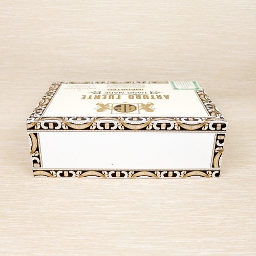 Caja de cigarros de madera vacía Arturo Fuente Brevas Royale 8,75" x 5,75" x 3" - Imagen 7 de 12