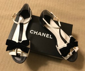 Sapato Chanel Preto E Branco Com Tira sandálias Decorativa Pearl Fivela Raro!!! | eBay