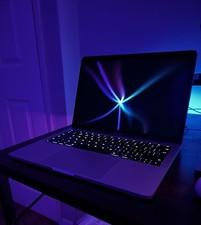 Apple MacBook Pro 13-inch (2017) Silver, Two Thunderbolt 3 Ports