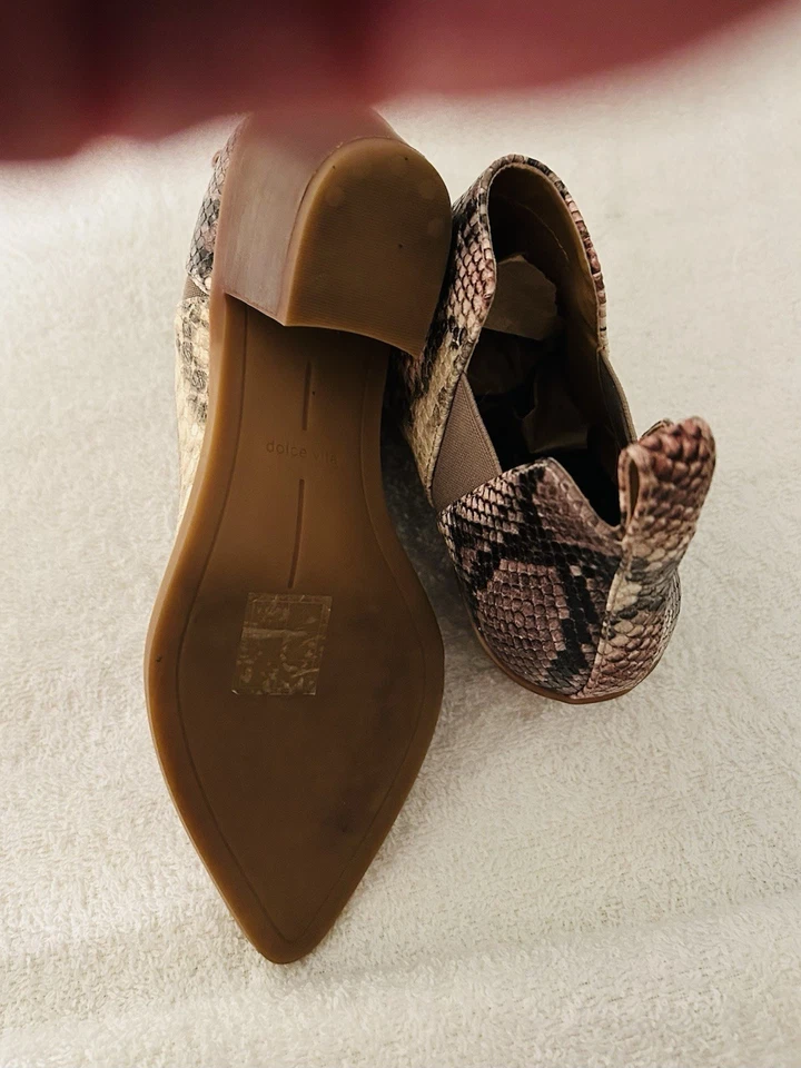 Botines para mujer Dolce Vita con estampado de serpiente, corte bloque, sin cordones, talla 7 Foto 4 de 4