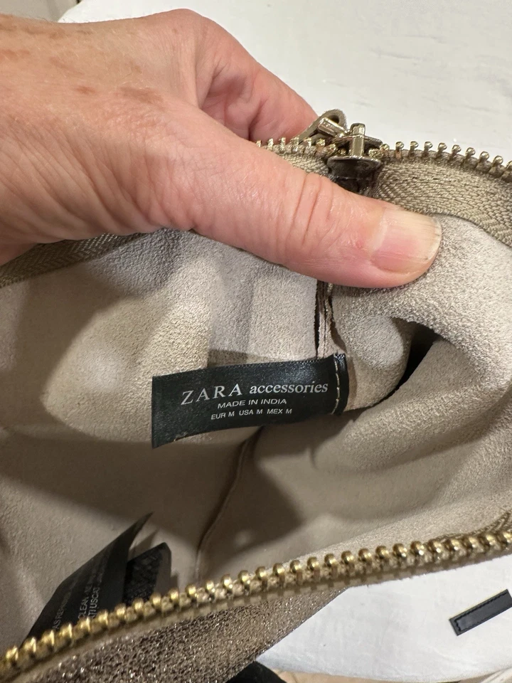 Bolso de noche/bolso de cosméticos Zara con borlas grandes Foto 4 de 4