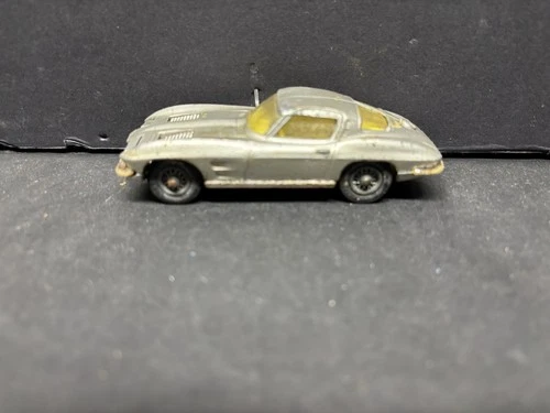 CORGI TOYS 310 CHEVROLET CORVETTE STING RAY DIECAST MODEL CAR SILVER  Vintage