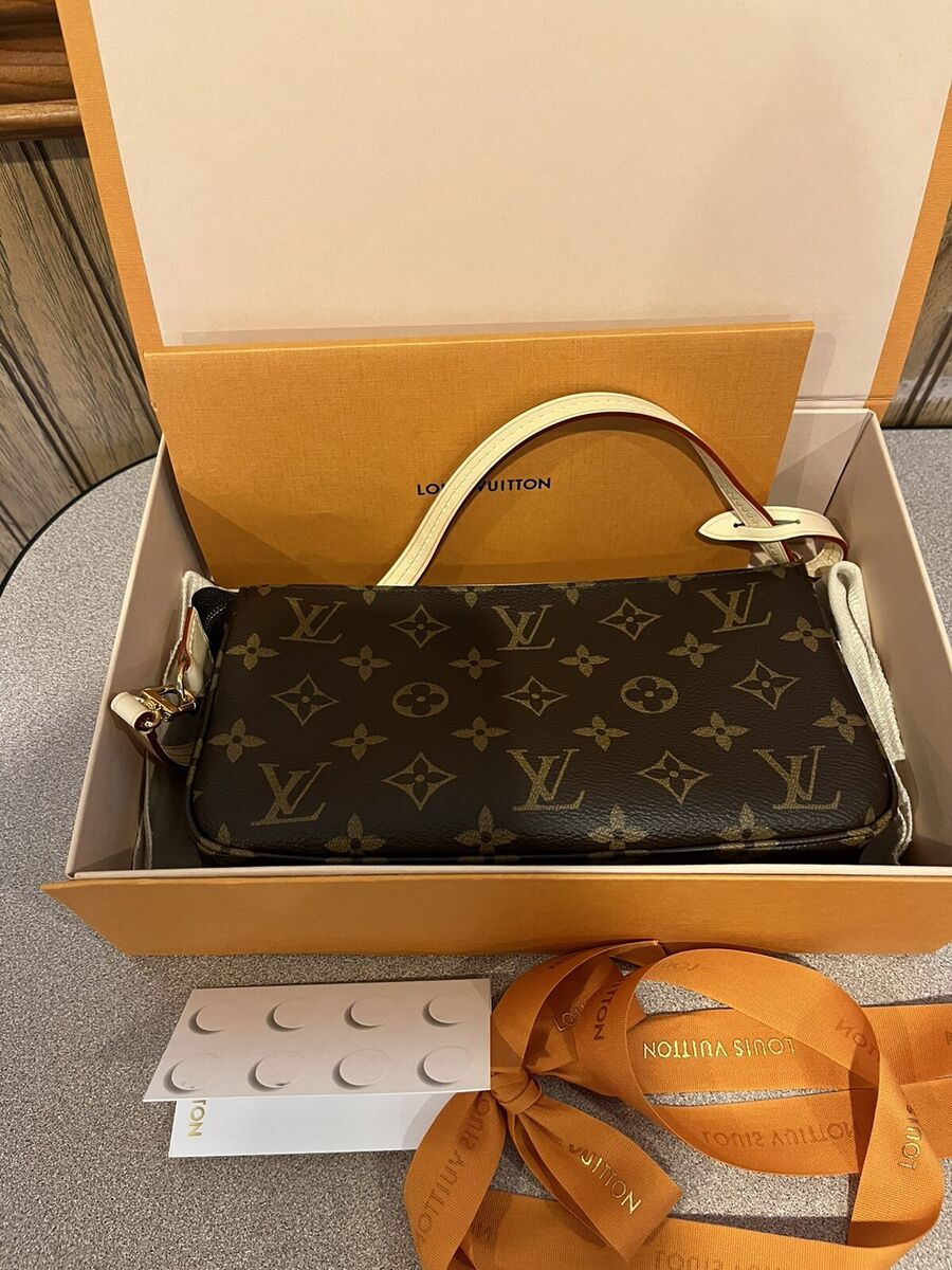 Louis Vuitton Pochette accessories M40712 monogram MADE IN FRANCE