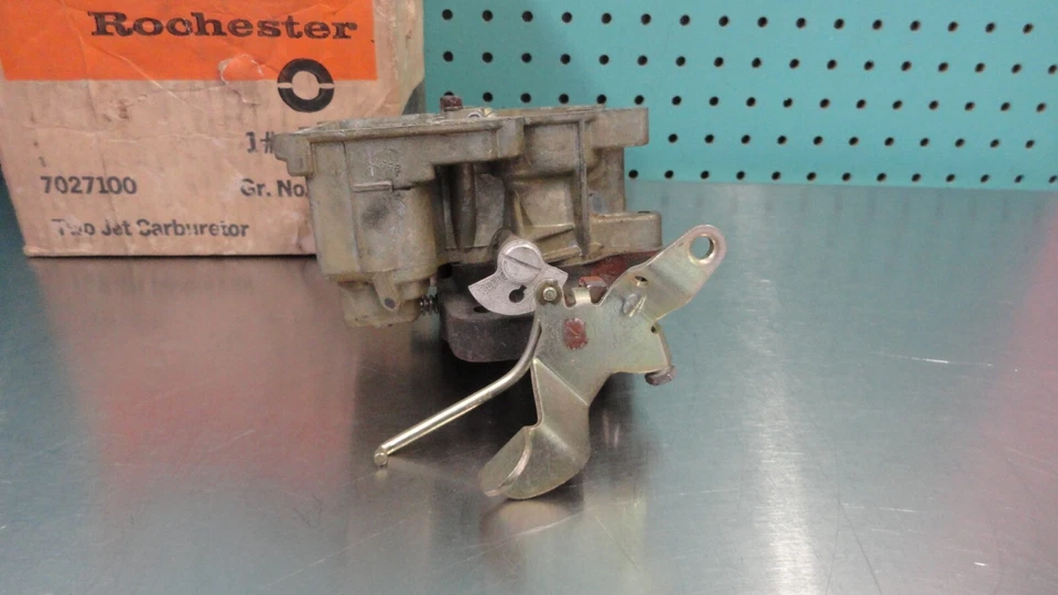 Carrocería de carburador de dos chorro Rochester 1963-1967 OEM RP camioneta Chevy GMC 7027100 8597 Foto 2 de 4