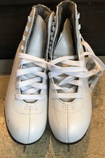 DBX Girls 1100 Series White Figure Skates-Size 3 Very good condition