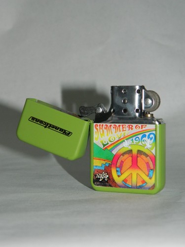 Accendino collezione woodstock SUMMER OF LOVE 1969 PLANETICONS ricarica J40 - Imagen 2 de 4