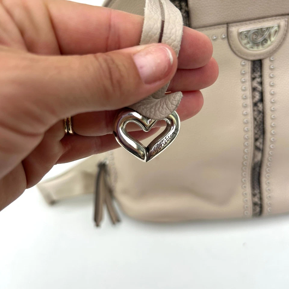 Mini Mochila Cartera de Cuero Convertible Brighton Miles Beige Serpiente Dije Y2K Foto 4 de 4