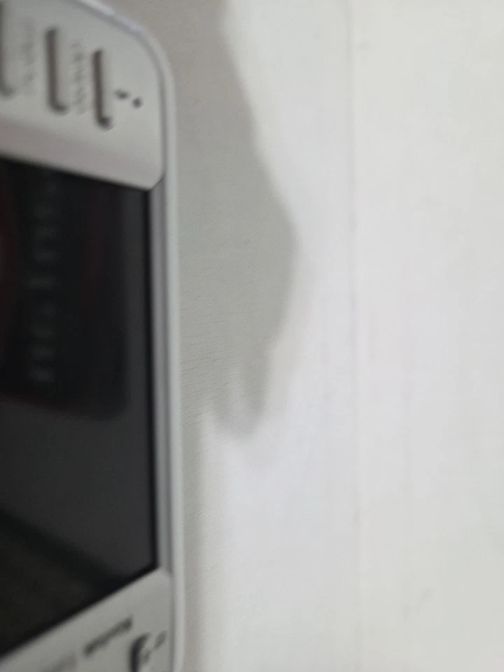 Kodak EasyShare V1003 White Camera 10 MP Digital 3X Zoom LCD  Battery Un Tested - Image 3 of 4