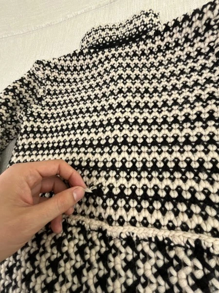 Casaco suéter feminino Tory Burch Maxeen malha XS luxo preto branco bolsos - Imagem 4 de 4